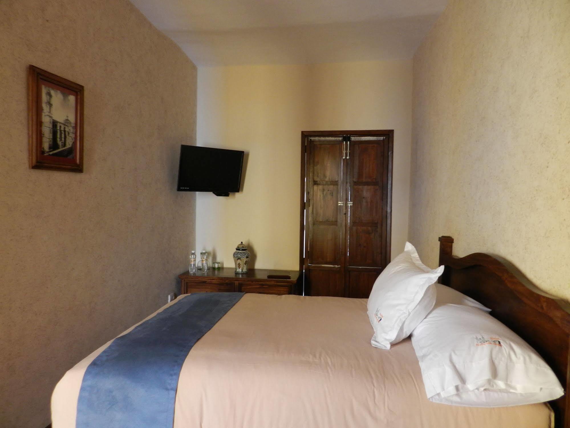 Collection O Al Otro Lado Del Rio, Puebla Hotel Kültér fotó A room at the hotel