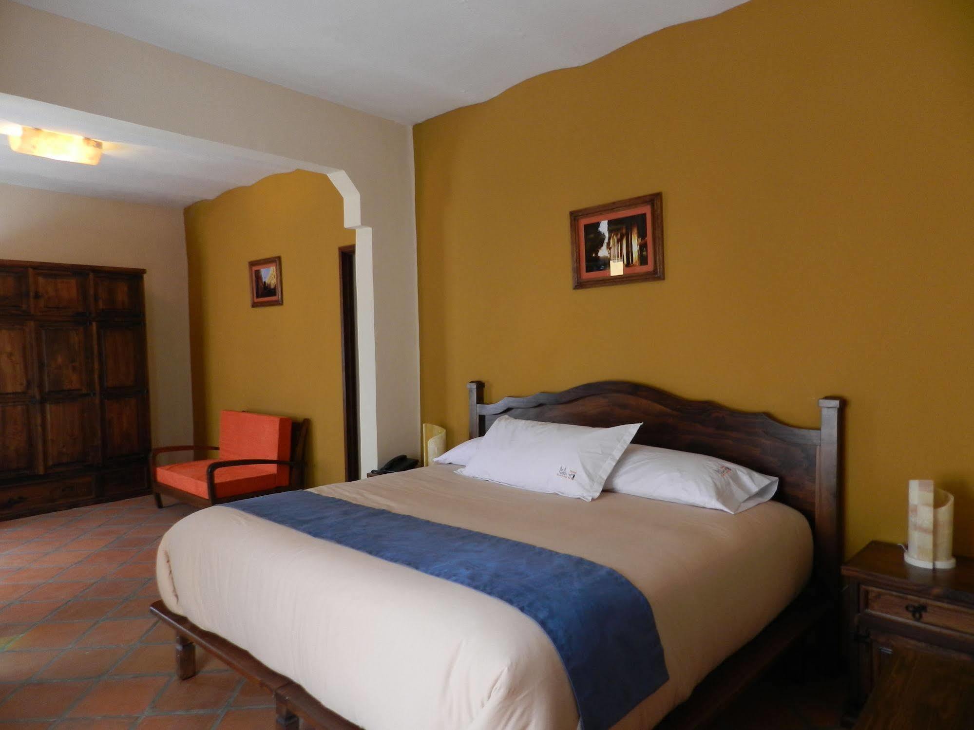 Collection O Al Otro Lado Del Rio, Puebla Hotel Kültér fotó A bedroom at the hotel