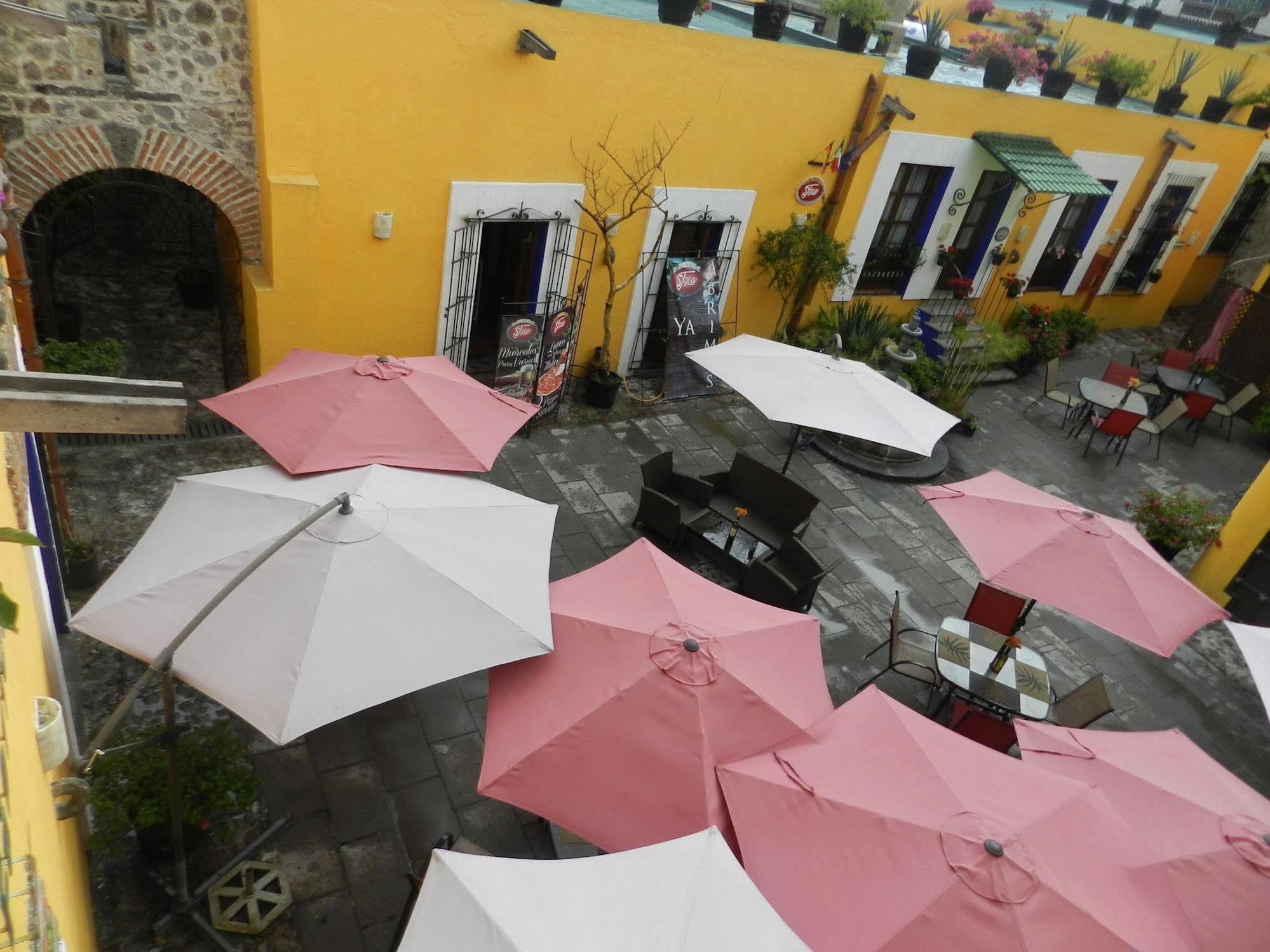 Collection O Al Otro Lado Del Rio, Puebla Hotel Kültér fotó Patio of the Casa de Morelos