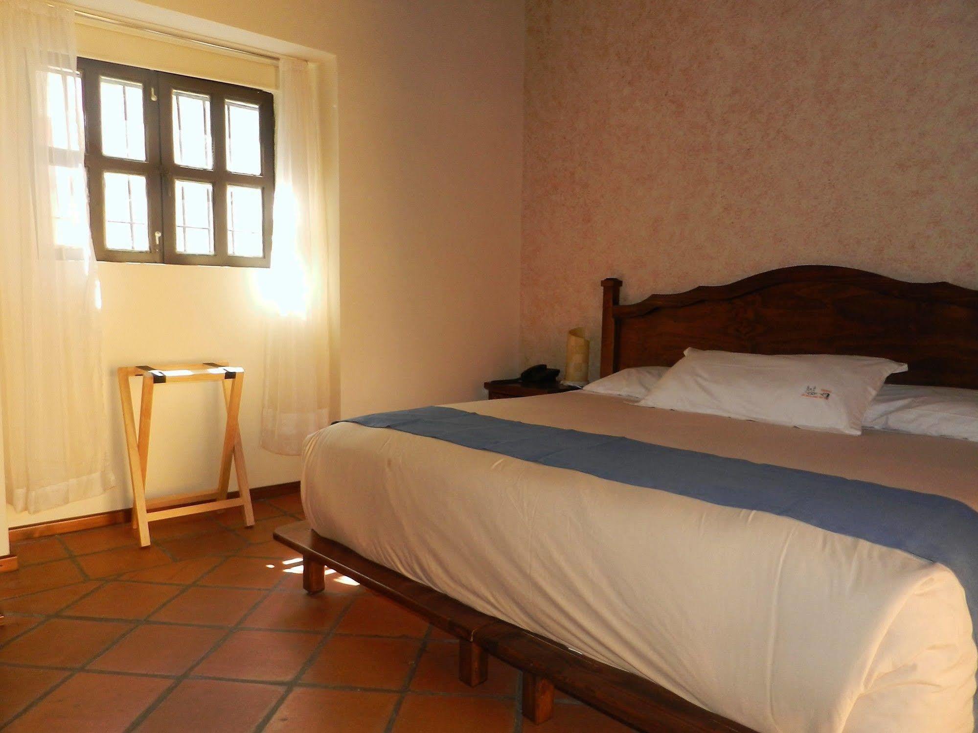 Collection O Al Otro Lado Del Rio, Puebla Hotel Kültér fotó A room at Hotel San Cristóbal